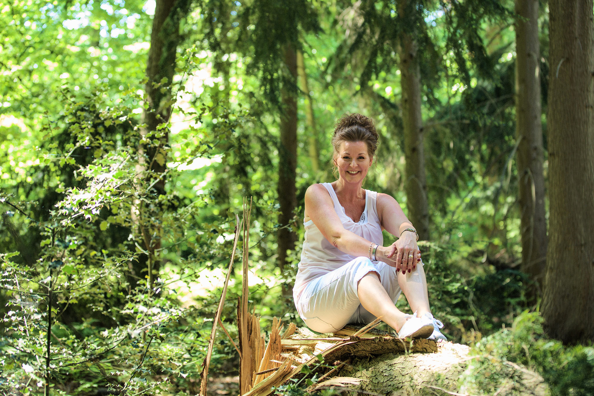 Foto van fotoshoot in het bos van eigenaresse van deze website